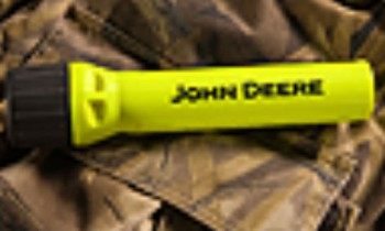 CroppedImage350210-Deere-3C-LED-Flashlight.jpg