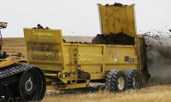 CroppedImage350210-Degelman-ManureSpread-20.jpg