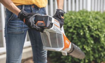 CroppedImage350210-Stihl-BattBlowers-22.jpg