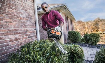 CroppedImage350210-Stihl-HomeownerHedgeTrim-22.jpg